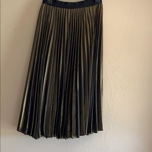 Edgy bronze skirt